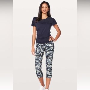 Lulu Lemon Wunder Under Crops High Rise 21 Inch Inseam